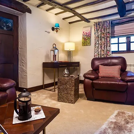 Tipsy Gin Tatil Evi Crosthwaite